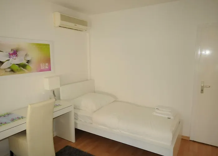 Agt Messe Kwatera prywatna *