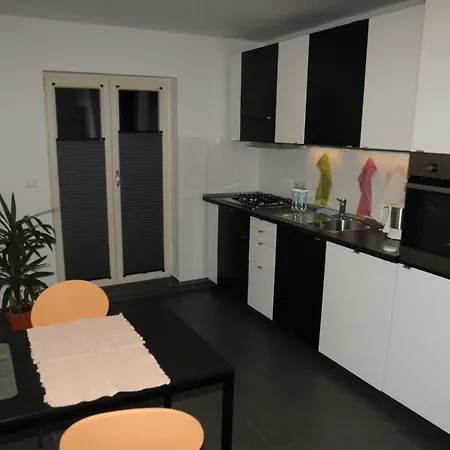 Δωμάτια σε οικογενειακή κατοικία Agt Messe